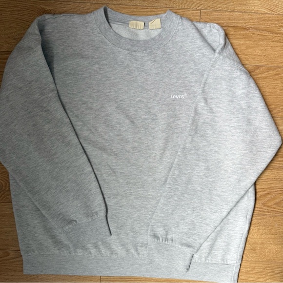 Levi's Gray Women’s Fleece Pullover Sweater Top - Picture 2 of 10